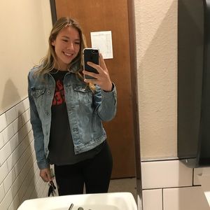 Meet your Posher, Caitlyn